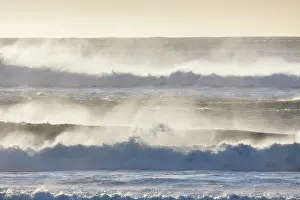 Breaking: 80200193 Seascape - wave breaking Vik i Myrdal