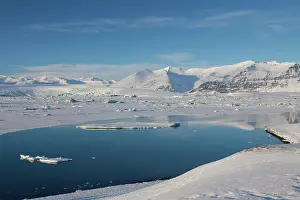 Floats: 80200215 Ice Floats - Joekusarlon Glacier Lagoon