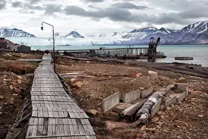 Mining: 80201360 Pyramiden - boardwalk to the harbour at