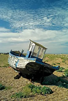 Wrecks: Abandoned Boat on shore - Dungeness, Kent