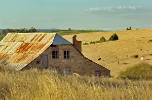 Janis: Abandoned house/barn in rolling hills with