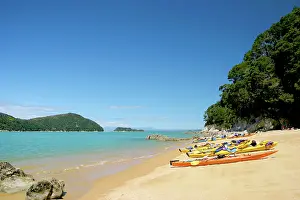 Paddle: Able Tasman NP, Nelson, New Zealand. The