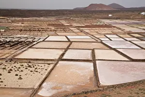 Canaries: Active saltpans - or Salt evaporation ponds - at