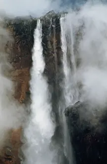Tepui: Aerial image of Angel Falls and Mount Auyantepui