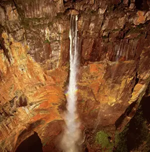 Tepui: Aerial image of Angel Falls and Mount Auyantepui