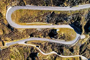 Serpentine: Aerial photo Lukmanier Pass (Passo del Lucomagno)