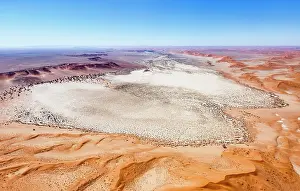 Endless: Aerial photo, Tsondab pan, Tsondabvlei, surrounded