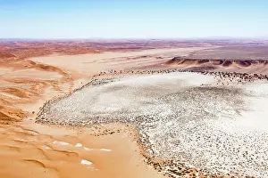 Endless: Aerial photo, Tsondab pan, Tsondabvlei, surrounded