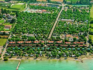 Facility: Aerial view of campsite Eurocamping Pacengo, Lake