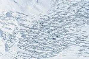 Icefeld: Aerial view, ice field with longitudinal crevasses