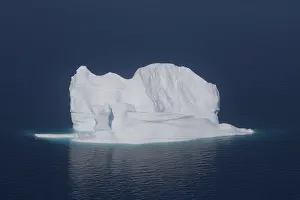 Uummannaq: Aerial view of iceberg - Uummannaq Fjord - Greenland