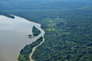Bending: Aerial view, indigenous village Sawle Muybu, people