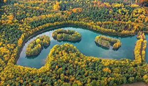 Bottrop: Aerial view, Lake Heidesee, islands with autumn