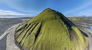 Flood: Aerial view, Mic lifell mountain covered with moss, Maelifel