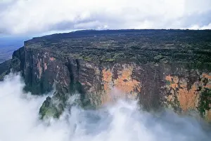 Tepui: Aerial view of Mount Kukenaam (Kukenin, Kukenan, Cuguenan)
