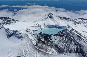 Tongariro: Aerial view of a tuquoise crater lake on top of