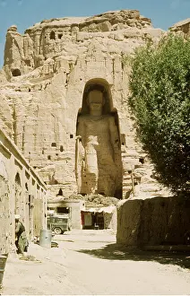 Villages: AFGHANISTAN - Bamian, Buddha and village street