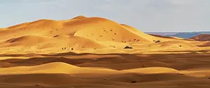 Smooth: Africa, Morocco, Erg Chebbi. Panoramic of desert
