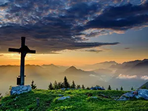 Hoher: Ahornb&, x23a3396e;kopf with summit cross, view at