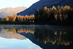 Chugach: Alaska lake with Autumn colour reflections