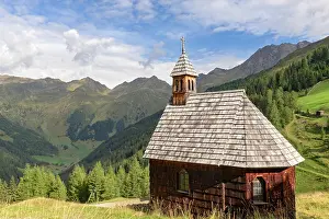 Chapel: Alpine chapel Kamelisenalm in front of mountain