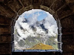 Grossglockner: Alpine mountain landscape, view through the Holz