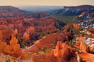 Amphitheatre: Amphitheatre - view from the rim trail over the