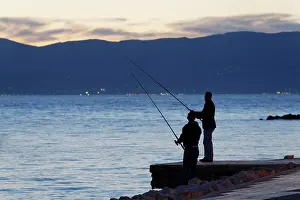 Anglers: Anglers at dusk, &, x1e5;?me, &, x1e5;?me Peninsula