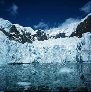 Features: Antarctic Glacier, Paradise Bay