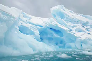 Clearness: Antarctic Peninsula, Pleneau Bay. Iceberg