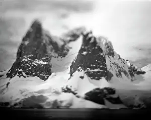 Lemaire: Antarctica, Blurred black and white image