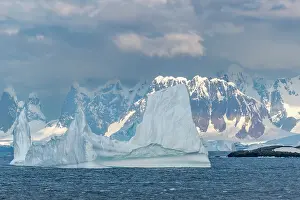 Iceberg: Antarctica. Landscape with mountains and icebergs. ic Cathy