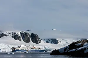 Massive: Antarctica, Petermann Island, Cruise ship