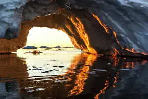 Lemaire: Antarctica, Petermann Island, Midnight sun