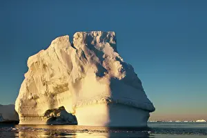 Lemaire: Antarctica, Petermann Island, Setting midnight
