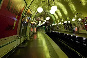 Paris: Approaching train at the Bastille Metro