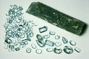 Minas: Aquamarine, rough and cut