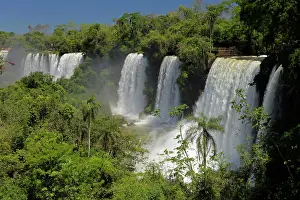 Powell: Argentina, Iguacu Falls in sun