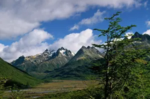 Fuego: Argentina - mountain range north-east of Ushuaia