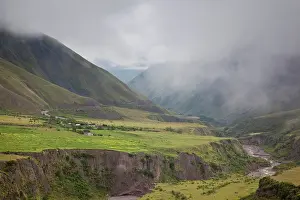 Salta: Argentina, Salta Province, Escoipe. Road