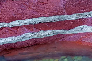 Waterton: Argillite sedimentary mineral layers