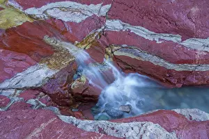 Waterton: Argillite sedimentary mineral layers