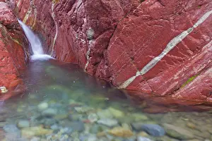 Waterton: Argillite sedimentary mineral layers