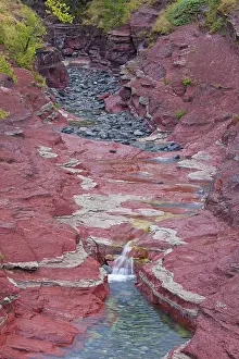Waterton: Argillite sedimentary mineral layers