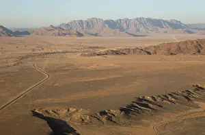 Ridges: Arid plains and isolated mountain ridges at the
