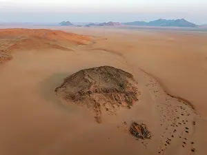 Dune: Arid plains, sand dunes and bare mountain ridges at the edge of the Namib Desert