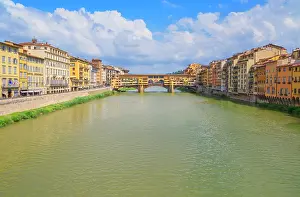 Vecchio: Arno river with Ponte Vecchio, Florence, Tuscany