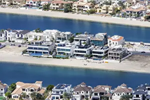 Home: Artificial island in the shape of a palm tree The Palm