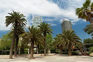 Arts: Arts Hotel and Mapfre Tower, La Barceloneta