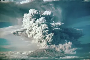 Helens: Ash Plume, Mount St. Helens